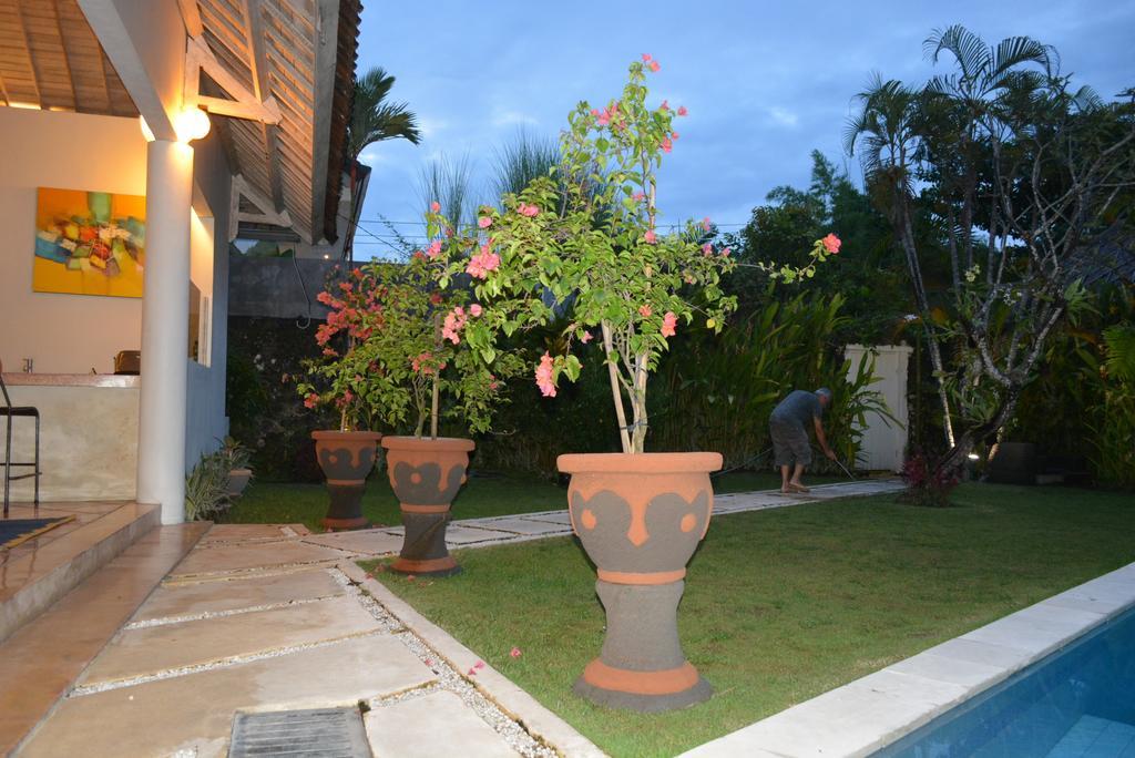 Villa Raquel Seminyak Værelse billede